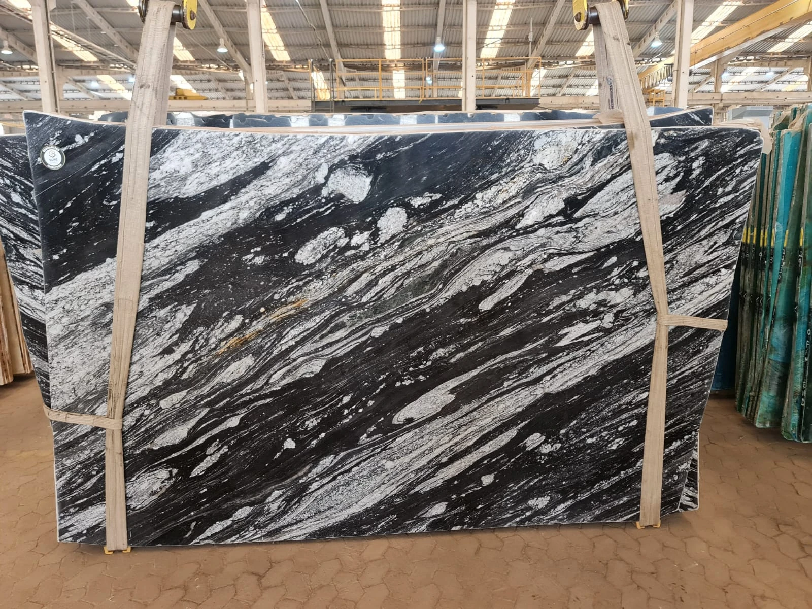 Black Dunes Slabs | TradeScout