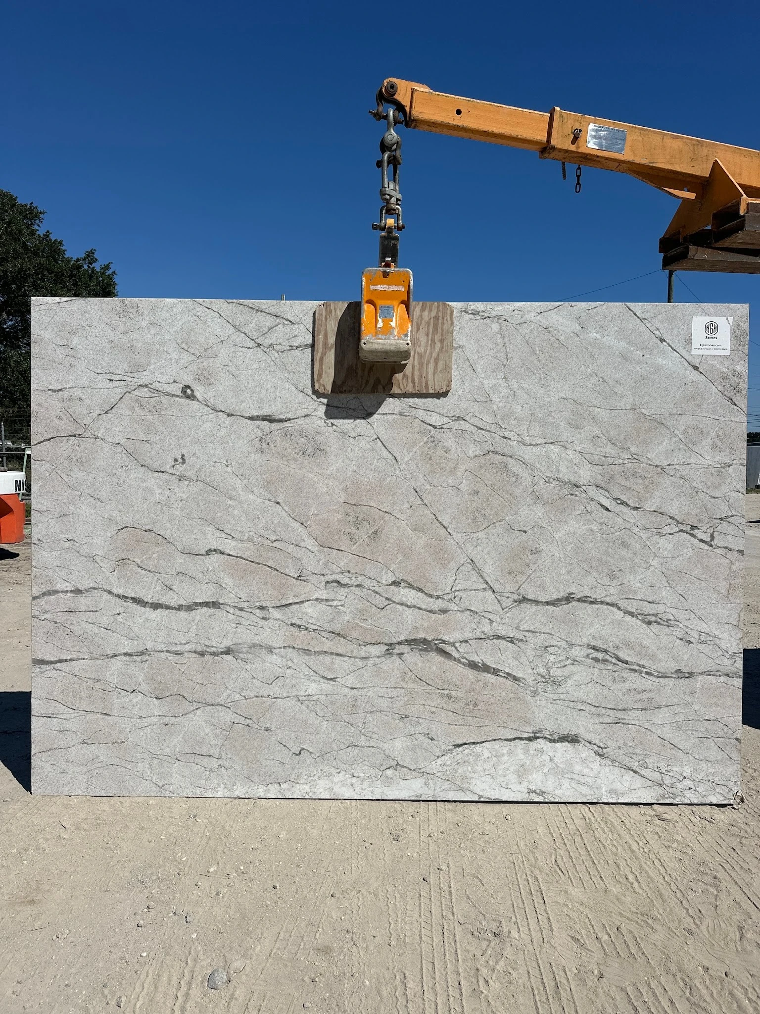 Calacatta Amala Slabs | TradeScout
