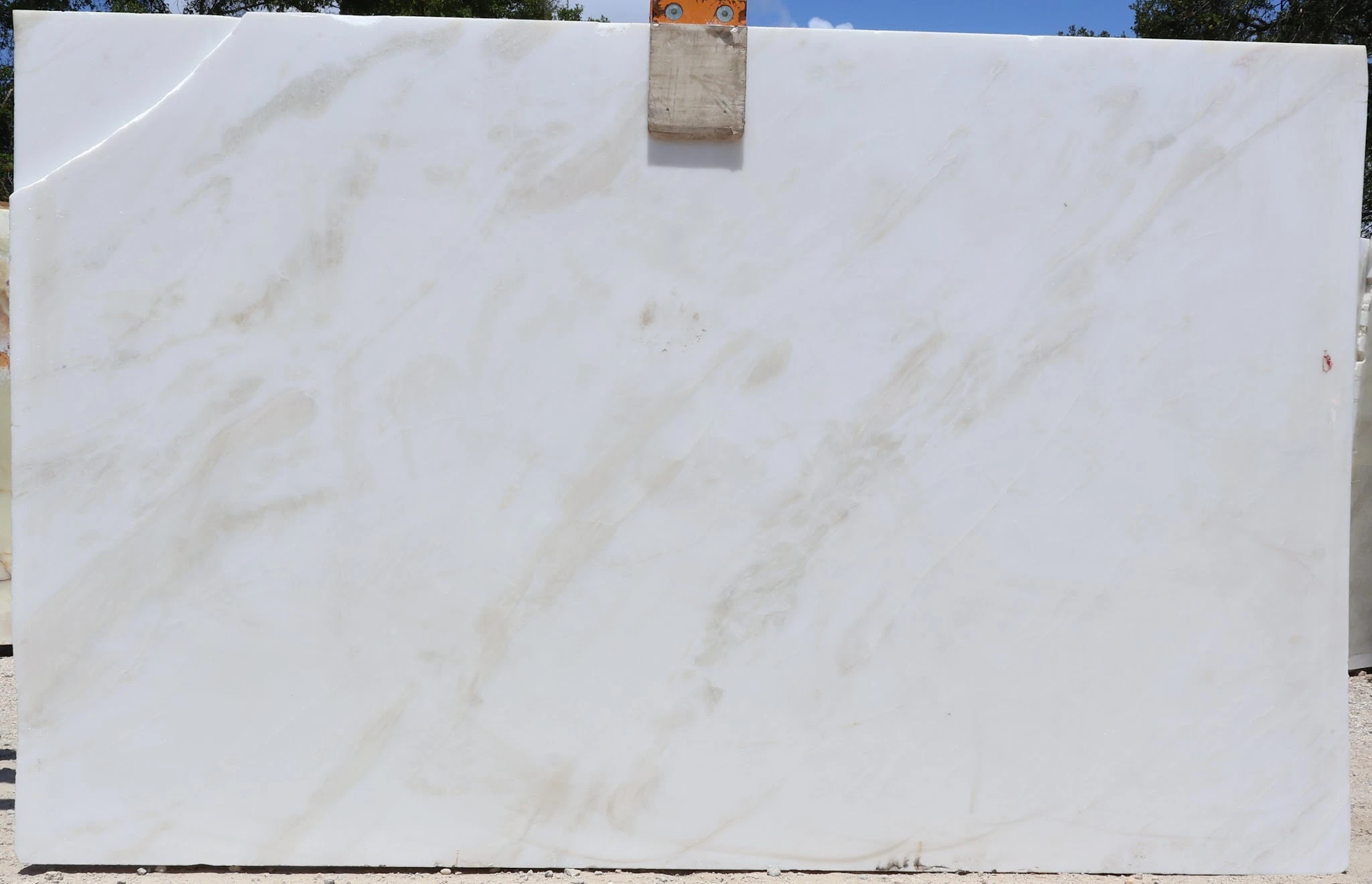 Montana Bianco Slabs | TradeScout