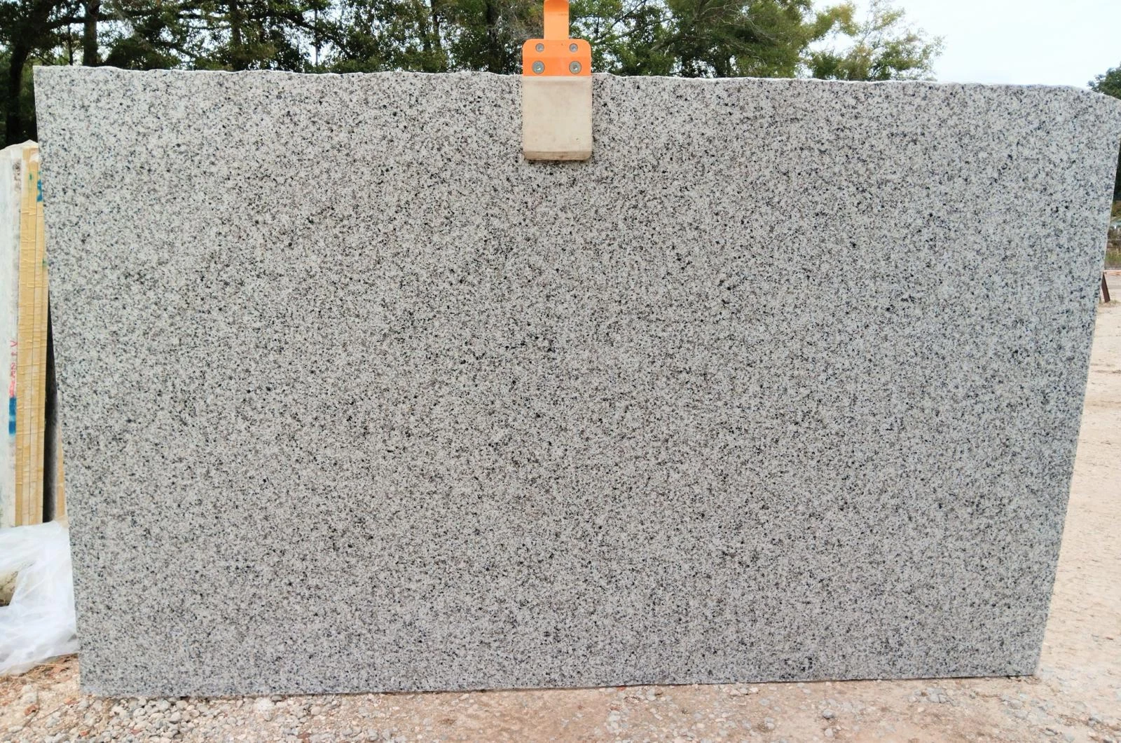 Valle Nevada (Luna Pearl) Slabs | TradeScout