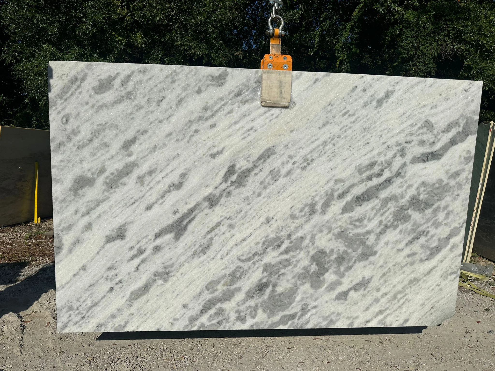 White Fantasy Slabs | TradeScout