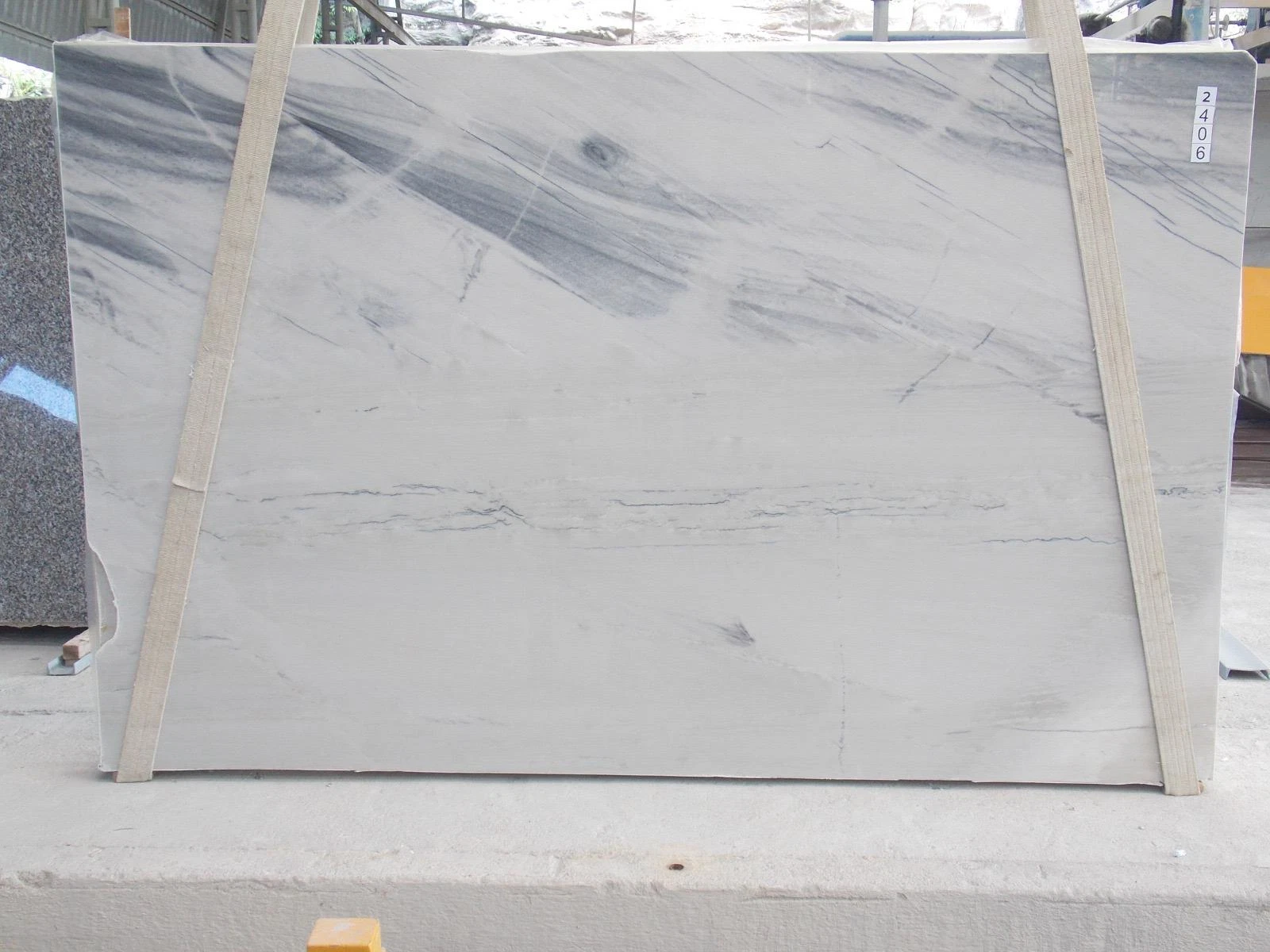 White Silk Slabs | TradeScout